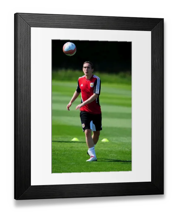 Framed Print : Neil Kilkenny of Bristol City: Focused during Pre-Season Training Framed Print : Neil Kilkenny of Bristol City: Focused during Pre-Season Training