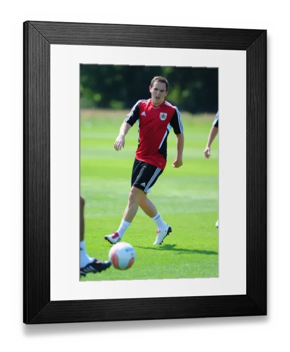 Framed Print : Neil Kilkenny of Bristol City in Pre-Season Training Focus