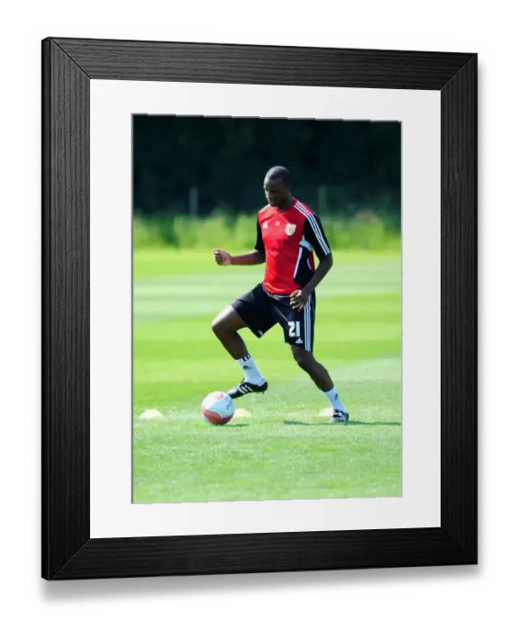 Framed Print : Bristol City's Kalifa Cisse in Focus: Pre-Season Training Intensity