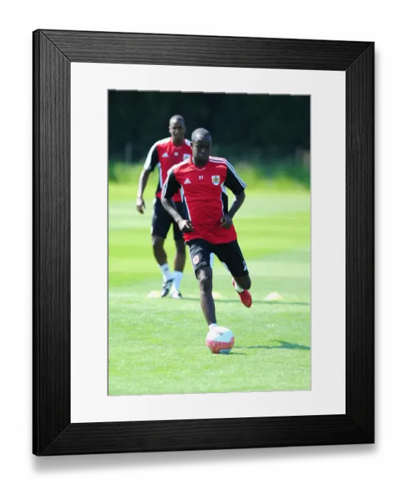 Framed Print : Albert Adomah: Unwavering Concentration during Bristol City's Pre-season Training