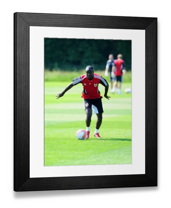 Framed Print : Bristol City's Albert Adomah in Pre-season Training Focus Framed Print : Bristol City's Albert Adomah in Pre-season Training Focus