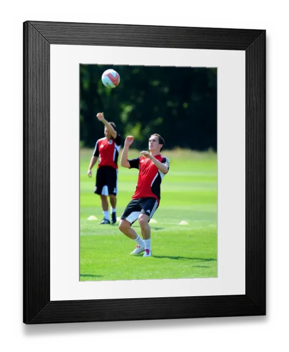 Framed Print : Neil Kilkenny: Brilliantly Focused during Bristol City's Pre-season Training