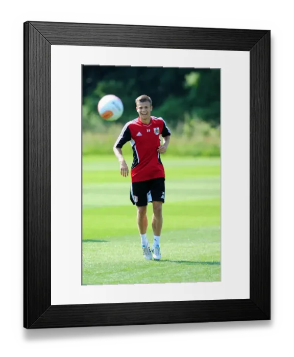 Framed Print : Henry Muggeridge of Bristol City: A Focused Figure During Pre-season Training Framed Print : Henry Muggeridge of Bristol City: A Focused Figure During Pre-season Training