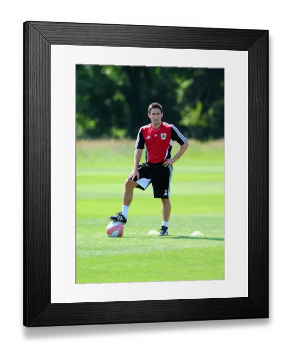 Framed Print : Bristol City: Lee Johnson Kicks Off Pre-Season Training Framed Print : Bristol City: Lee Johnson Kicks Off Pre-Season Training