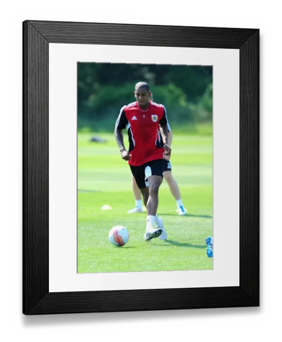 Framed Print : Marvin Elliott: Brilliantly Focused during Bristol City's Pre-Season Training Framed Print : Marvin Elliott: Brilliantly Focused during Bristol City's Pre-Season Training