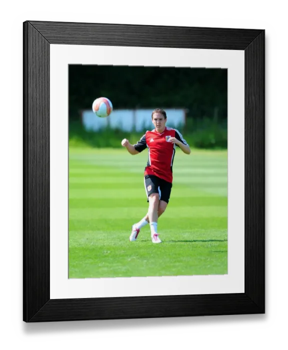 Framed Print : Neil Kilkenny: Gearing Up for Bristol City's Pre-Season Training Framed Print : Neil Kilkenny: Gearing Up for Bristol City's Pre-Season Training