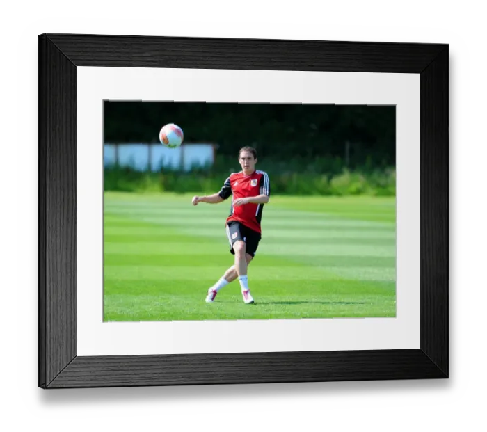 Framed Print : Gearing Up: Neil Kilkenny's Pre-Season Training with Bristol City Framed Print : Gearing Up: Neil Kilkenny's Pre-Season Training with Bristol City