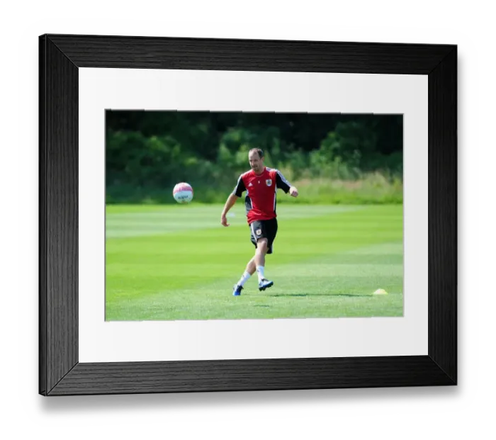 Framed Print : Bristol City Captain, Louis Carey