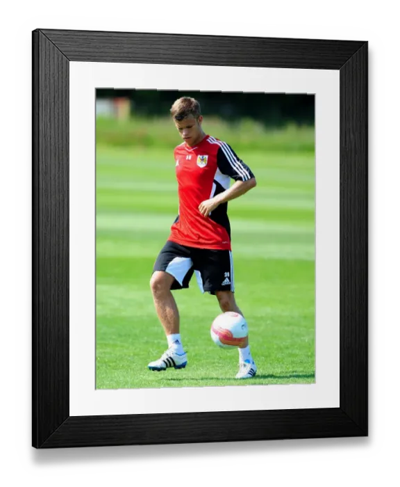 Framed Print : Henry Muggeridge of Bristol City FC in Pre-season Training