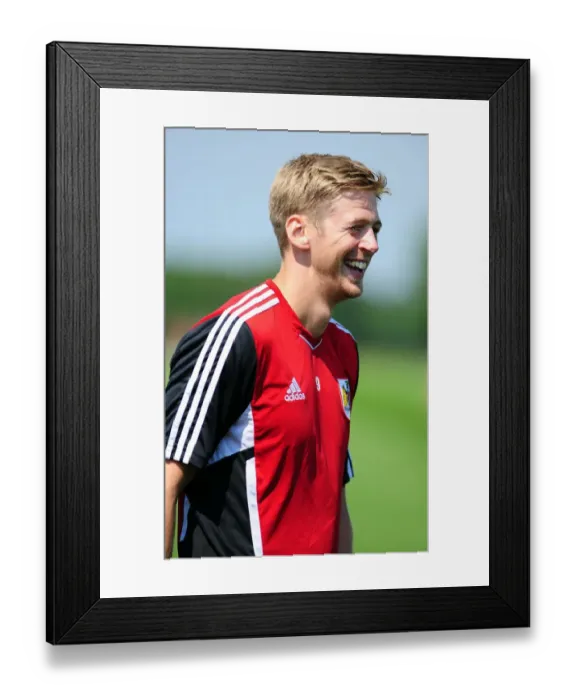 Framed Print : Jon Stead's Unwavering Concentration During Bristol City's Pre-Season Training Framed Print : Jon Stead's Unwavering Concentration During Bristol City's Pre-Season Training