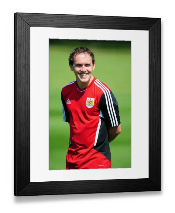 Framed Print : Neil Kilkenny's Unwavering Focus: Pre-Season Training with Bristol City Framed Print : Neil Kilkenny's Unwavering Focus: Pre-Season Training with Bristol City