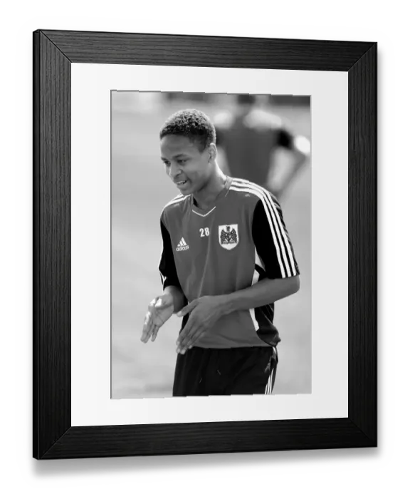 Framed Print : Bobby Reid of Bristol City in Pre-Season Training Focus Framed Print : Bobby Reid of Bristol City in Pre-Season Training Focus