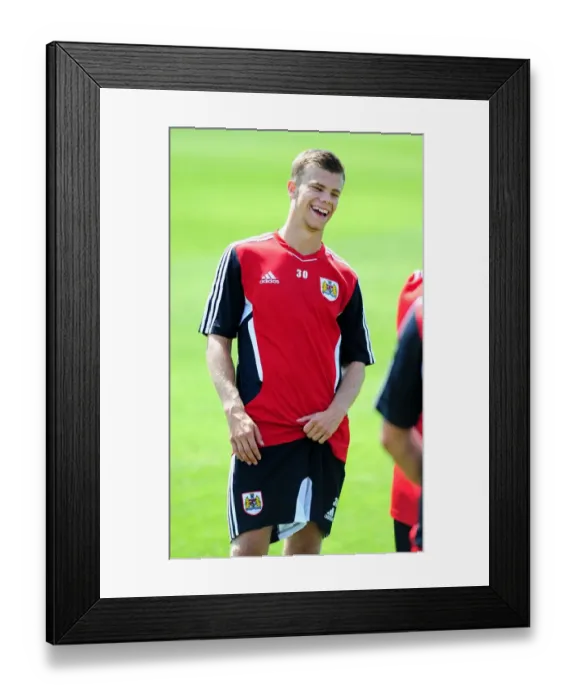 Framed Print : Henry Muggeridge: A Focused Player in Bristol City's Pre-season Training Framed Print : Henry Muggeridge: A Focused Player in Bristol City's Pre-season Training
