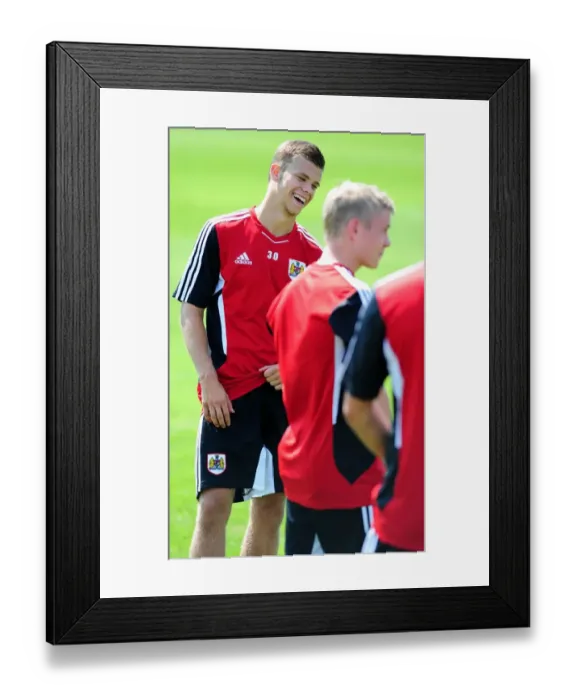 Framed Print : Henry Muggeridge: A Dedicated Player in Bristol City's Pre-season Training Framed Print : Henry Muggeridge: A Dedicated Player in Bristol City's Pre-season Training