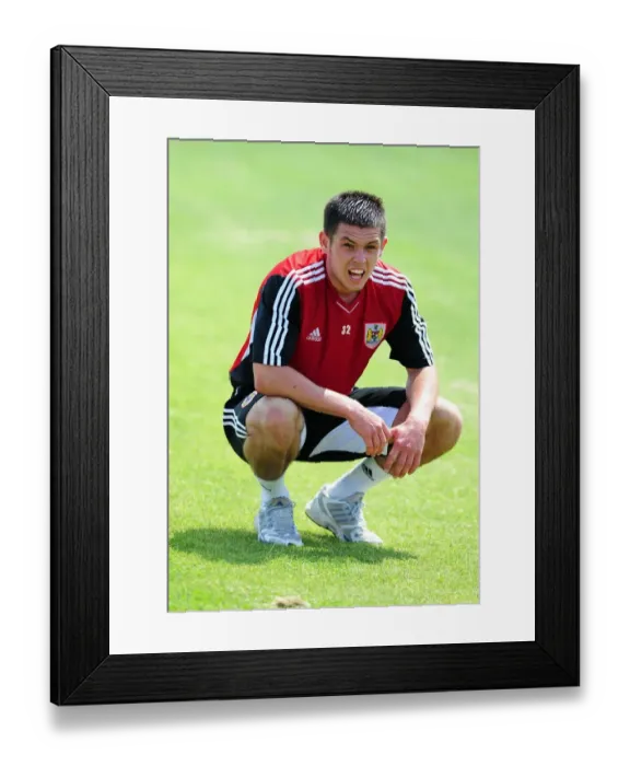 Framed Print : Bristol City's Lewis Carey: Unwavering Focus in Pre-season Training Framed Print : Bristol City's Lewis Carey: Unwavering Focus in Pre-season Training