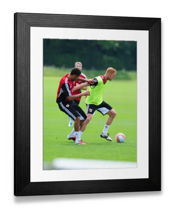 Framed Print : Bristol Citys Ryan Taylor battles for the ball with Bristol Citys Lewin Nyatanga Framed Print : Bristol Citys Ryan Taylor battles for the ball with Bristol Citys Lewin Nyatanga