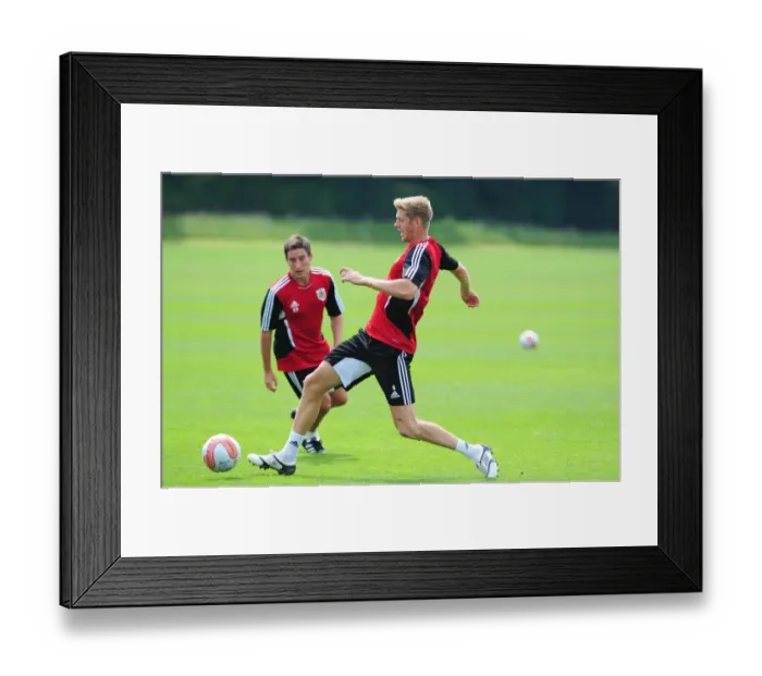 Framed Print : Bristol City's Jon Stead: Pre-Season Training Intensity