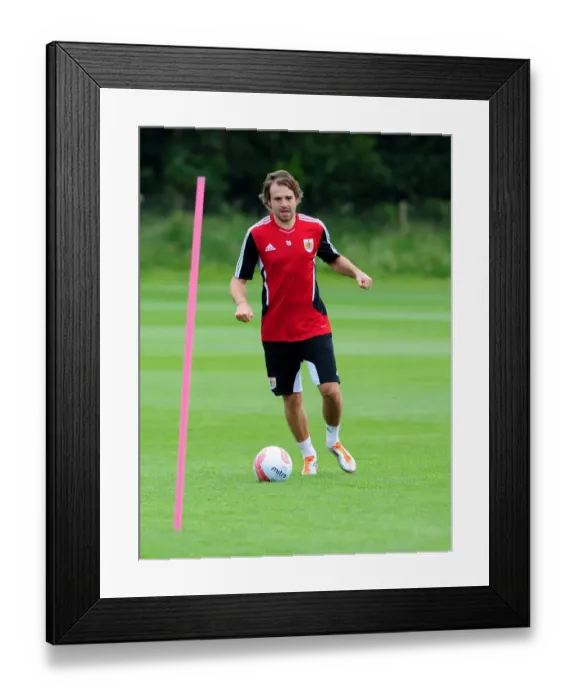 Framed Print : Brett Pitman: Unwavering Concentration during Bristol City's Pre-season Training Framed Print : Brett Pitman: Unwavering Concentration during Bristol City's Pre-season Training