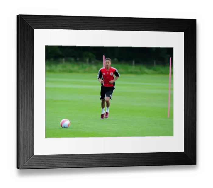 Framed Print : Bobby Reid: Focused in Pre-Season Training with Bristol City Framed Print : Bobby Reid: Focused in Pre-Season Training with Bristol City