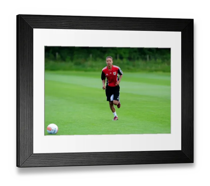 Framed Print : Bristol City's Bobby Reid: Focused during Pre-season Training Framed Print : Bristol City's Bobby Reid: Focused during Pre-season Training