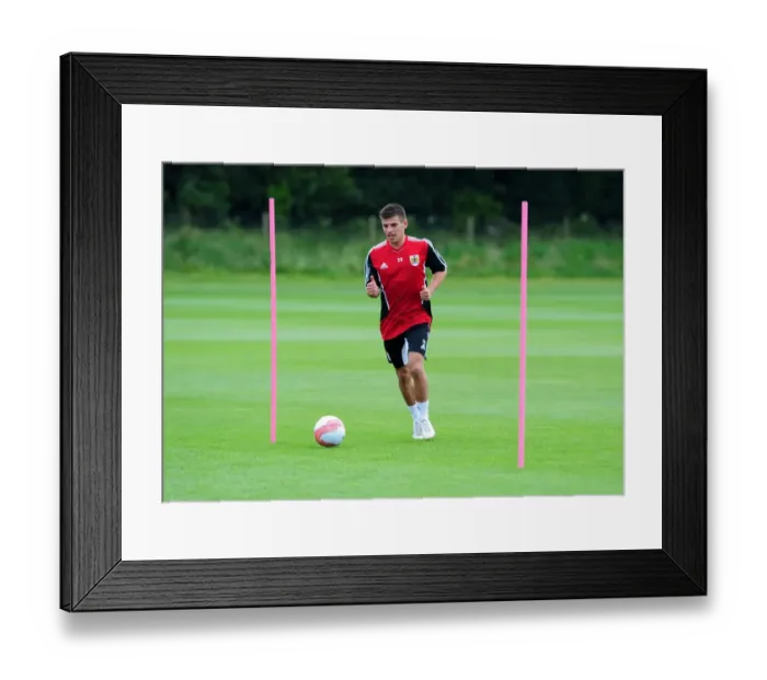 Framed Print : Joe Edwards: Unwavering Concentration during Bristol City's Pre-season Training Framed Print : Joe Edwards: Unwavering Concentration during Bristol City's Pre-season Training
