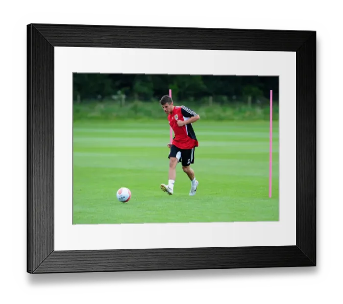 Framed Print : Joe Edwards of Bristol City: A Focused Figure in Pre-season Training Framed Print : Joe Edwards of Bristol City: A Focused Figure in Pre-season Training