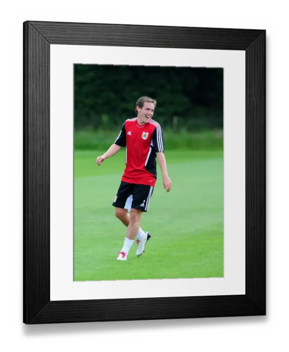 Framed Print : Neil Kilkenny: Unwavering Focus in Bristol City's Pre-season Training