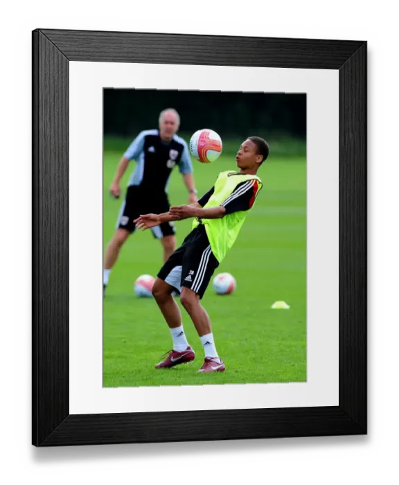 Framed Print : Bristol City's Bobby Reid: Focused and Ready for Pre-Season Training