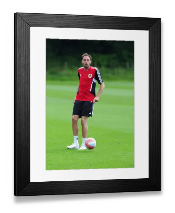 Framed Print : Nicky Hunt of Bristol City in Pre-Season Training Framed Print : Nicky Hunt of Bristol City in Pre-Season Training