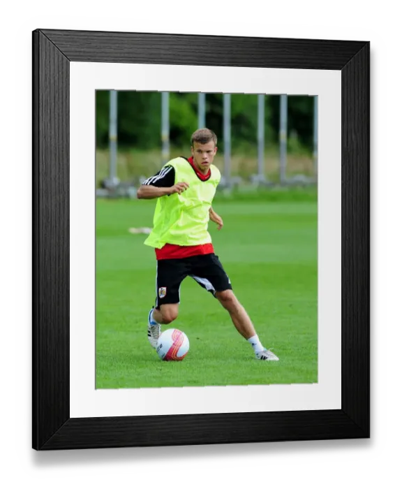Framed Print : Henry Muggeridge of Bristol City FC in Action during Pre-Season Training