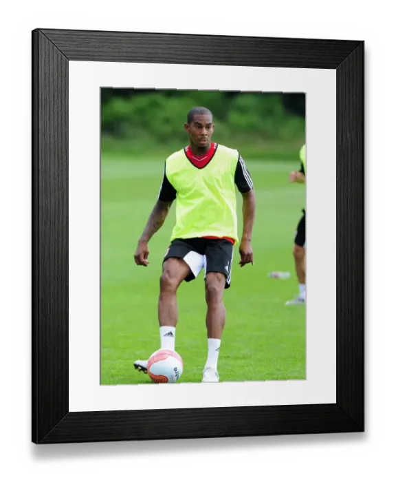 Framed Print : Marvin Elliott: Bracing for Action – Focused during Bristol City's Pre-season Training Framed Print : Marvin Elliott: Bracing for Action – Focused during Bristol City's Pre-season Training