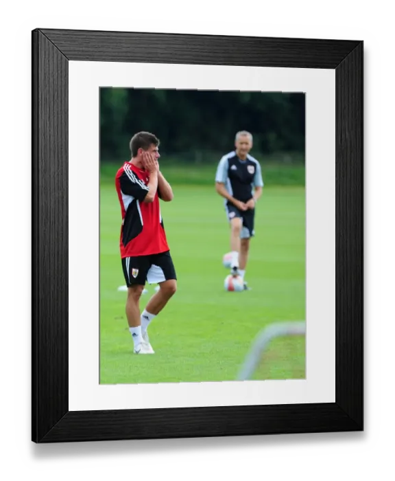 Framed Print : Bristol City's Joe Edwards: A Focused Figure in Pre-season Training