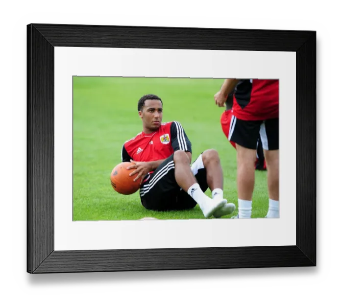 Framed Print : Nicky Maynard's Unwavering Focus: Pre-Season Training with Bristol City