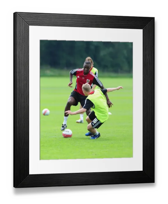 Framed Print : Bristol Citys Kalifa Cisse battles for the ball with Bristol Citys Joe Lennox Framed Print : Bristol Citys Kalifa Cisse battles for the ball with Bristol Citys Joe Lennox