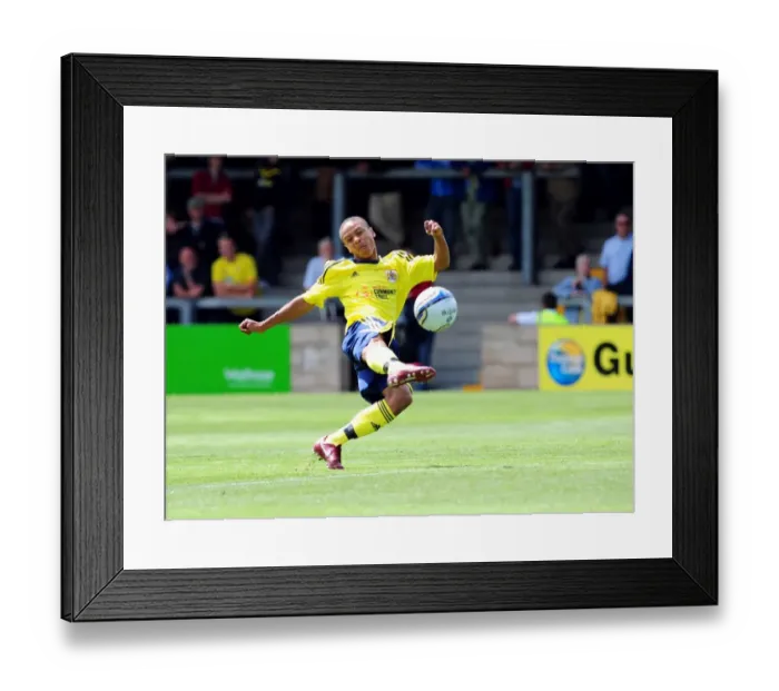 Framed Print : Bobby Reid in Action: Torquay vs. Bristol City