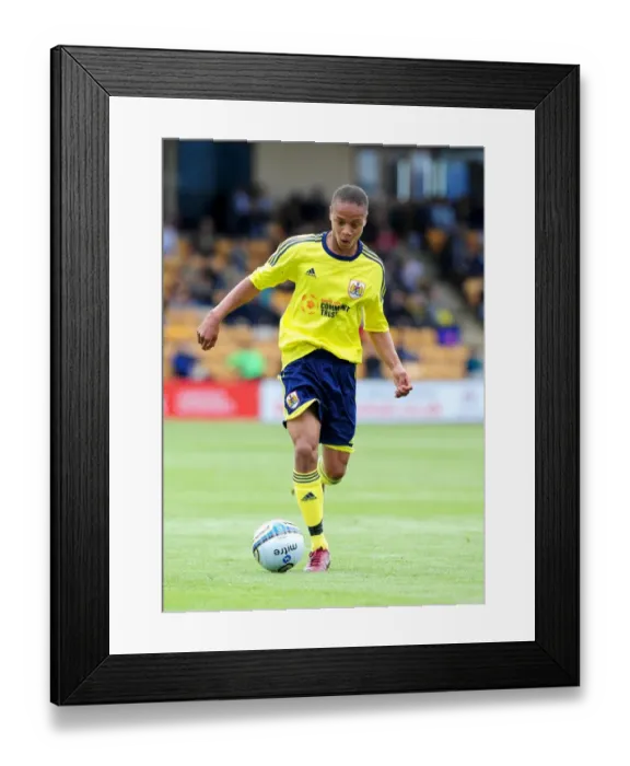Framed Print : Bobby Reid in Action: Torquay vs. Bristol City
