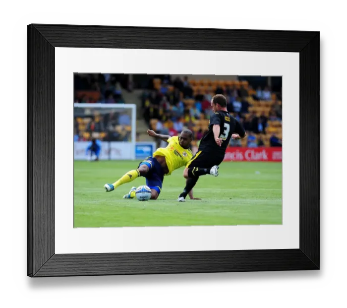 Framed Print : Marvin Elliott's Determined Challenge: Torquay vs. Bristol City