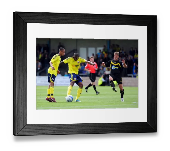 Framed Print : Bristol Citys Marvin Elliott goes close with a shot