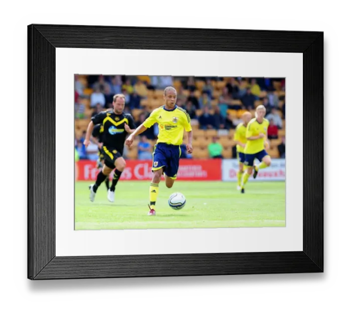 Framed Print : Bobby Reid in Action: Torquay vs. Bristol City