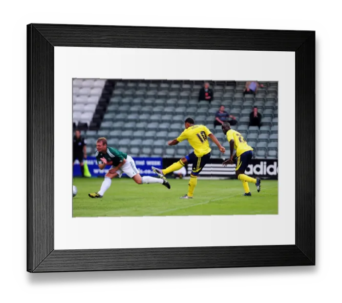 Framed Print : Bristol Citys Nicky Maynard scores