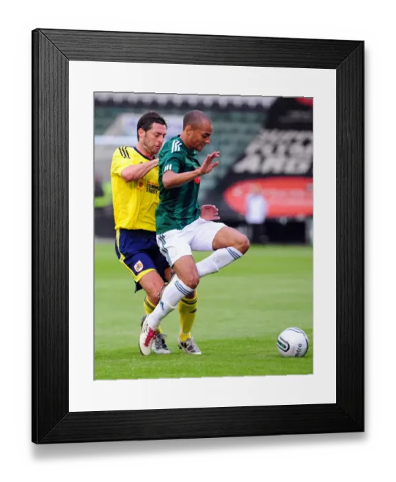 Framed Print : Bristol Citys Jamie McAllister battles for the ball Framed Print : Bristol Citys Jamie McAllister battles for the ball
