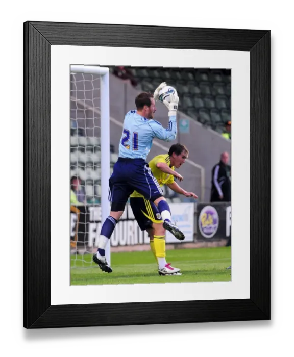 Framed Print : Bristol Citys Neil Kilkenny challenges Plymouth goalkeeper