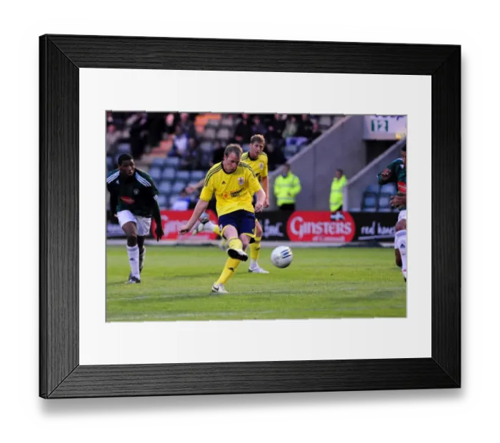 Framed Print : Bristol Citys David Clarkson goes close with a shot Framed Print : Bristol Citys David Clarkson goes close with a shot