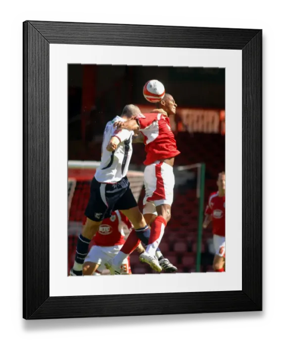 Framed Print : Marvin Elliott: A Force to Reckon With in the Bristol City vs. Scunthorpe Utd Clash Framed Print : Marvin Elliott: A Force to Reckon With in the Bristol City vs. Scunthorpe Utd Clash