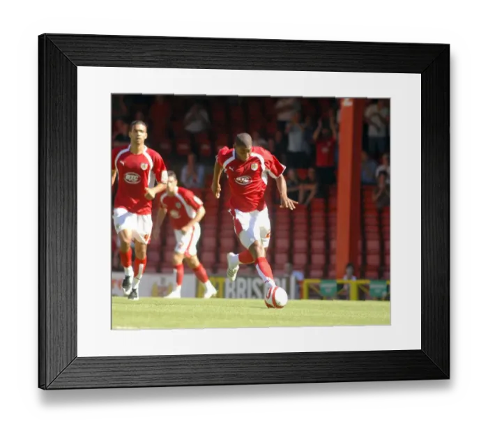 Framed Print : Marvin Elliott: Brilliant Performance for Bristol City Against Scunthorpe Utd Framed Print : Marvin Elliott: Brilliant Performance for Bristol City Against Scunthorpe Utd