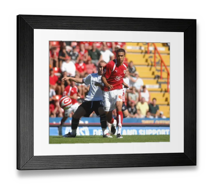 Framed Print : Liam Fontaine-Scunthorpe Utd Framed Print : Liam Fontaine-Scunthorpe Utd