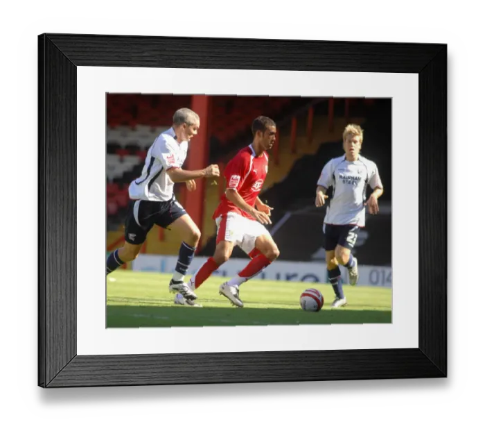 Framed Print : Battling Liam Fontaine: A Football Rivalry - Bristol City vs Scunthorpe United Framed Print : Battling Liam Fontaine: A Football Rivalry - Bristol City vs Scunthorpe United