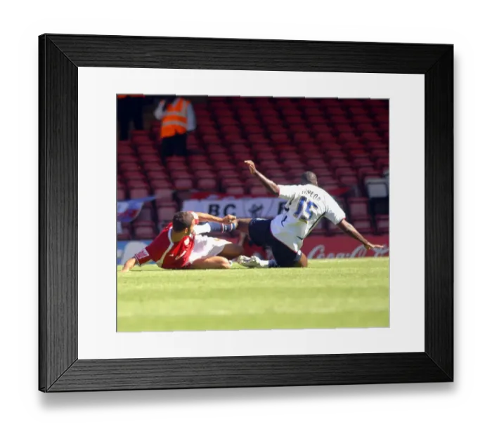 Framed Print : Battling Rivals: Liam Fontaine's Intense Football Duels - Bristol City vs Scunthorpe United