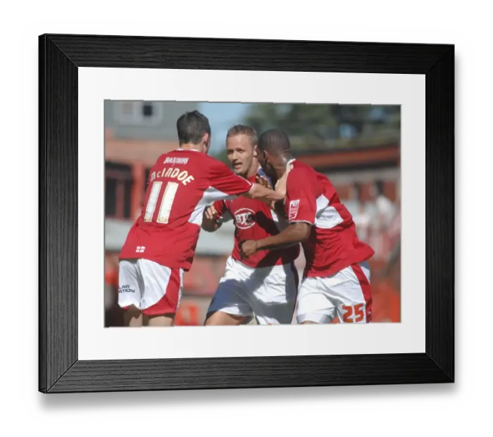 Framed Print : Lee Trundle: Clash between Bristol City and Scunthorpe United