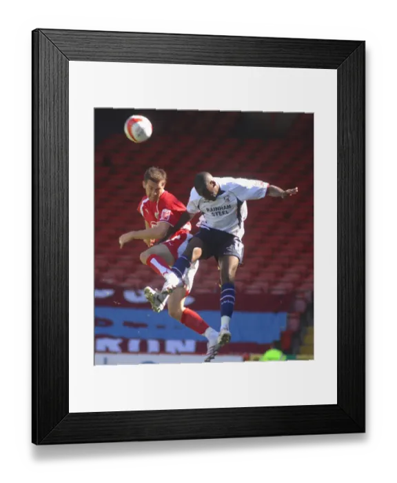Framed Print : Jamie McAllister: A Battle Between Bristol City and Scunthorpe United Framed Print : Jamie McAllister: A Battle Between Bristol City and Scunthorpe United